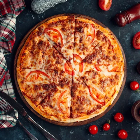 Smoky BBQ Chicken Brick Oven Pizza – 13-inch, Smoked Chicken, Red Onions, BBQ Sauce